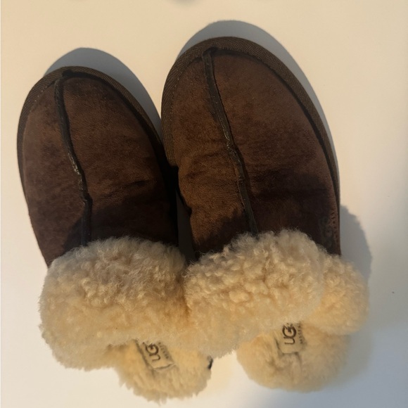 LUC Ugg brown suede slip on slippers sheep wool size 7 - Picture 1 of 8